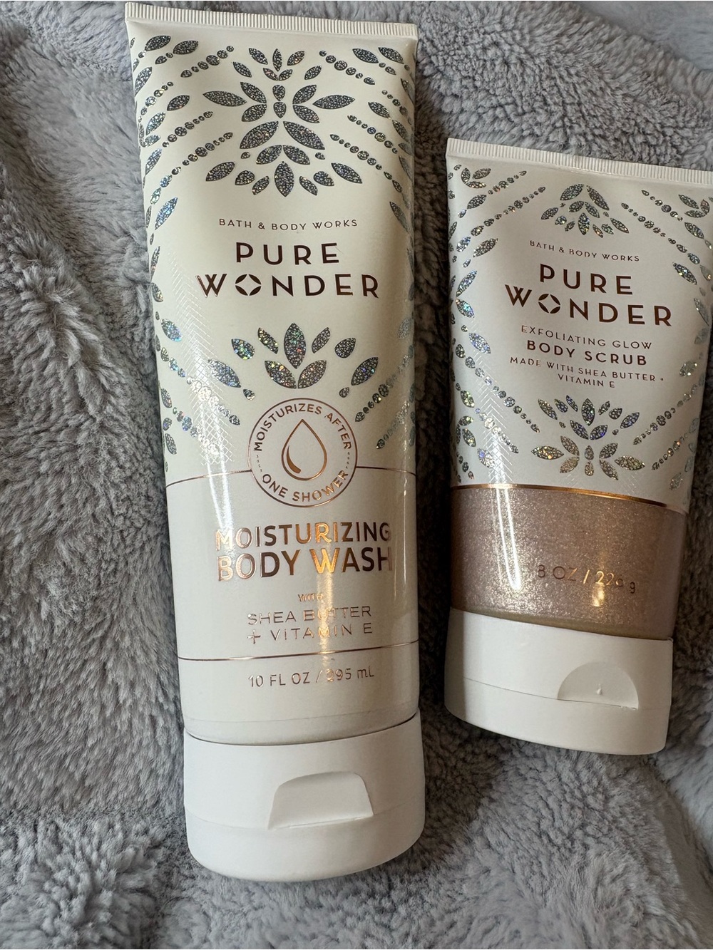 Bath & Body Works Pure Wonder Moisturizing Body Wash - Cream & Rose Gold Accents